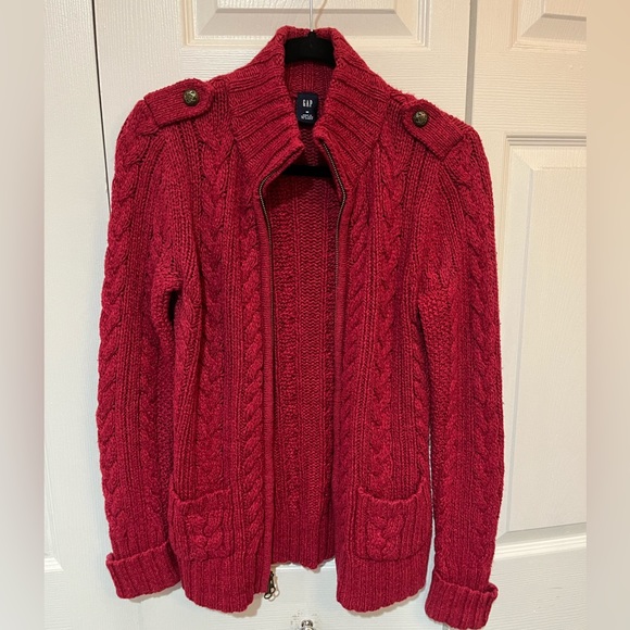 GAP cardigan dark red sweater. Double zipper….cuffed sleeves. Size M. Pockets. - Picture 5 of 13